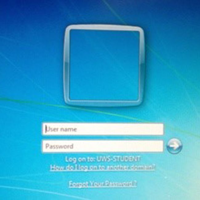 UWS Logging In To A PC Login Screen Image | UWS | University of the West of Scotland