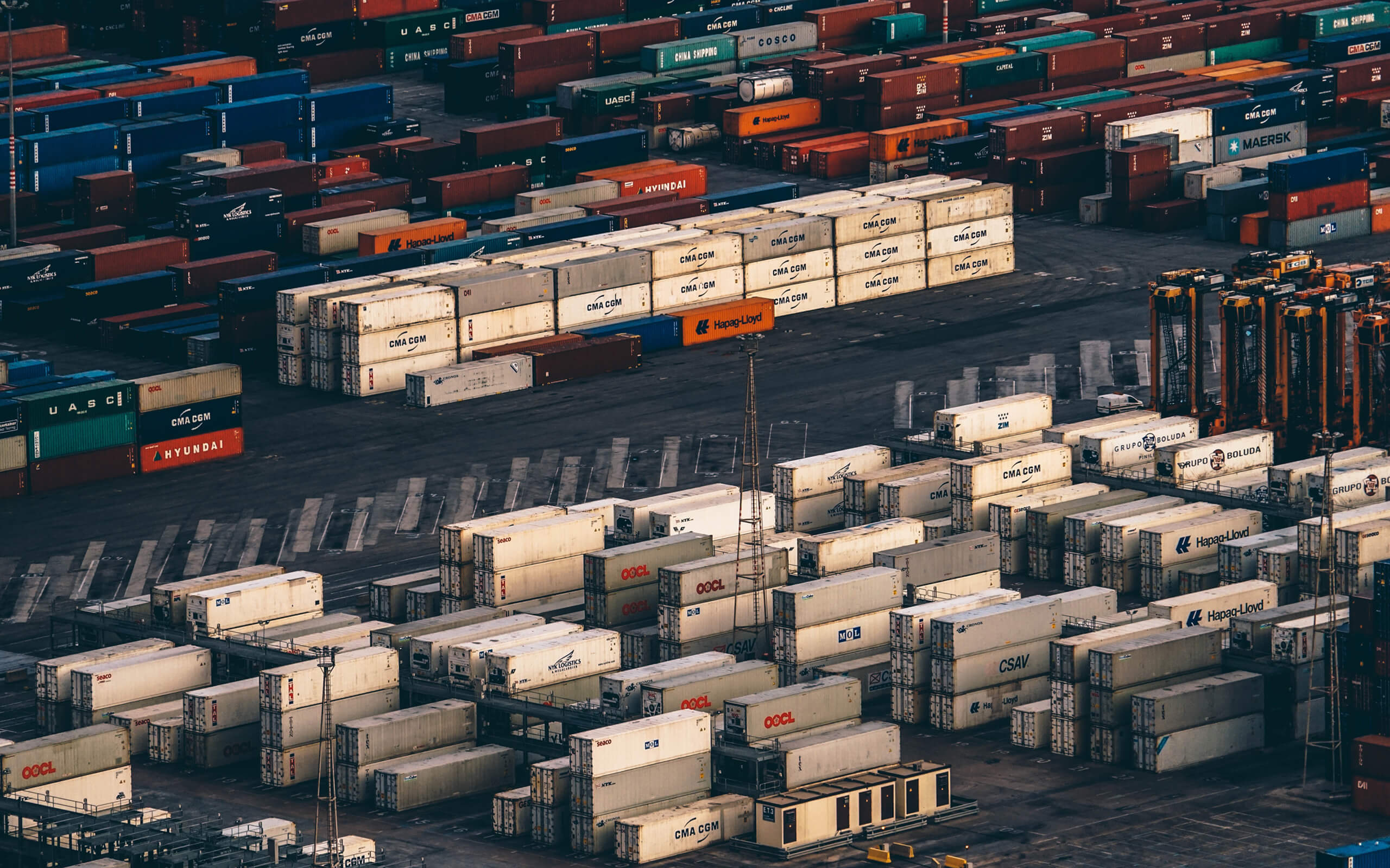 Logistics and Supply Chain Management | Shipping containers 
