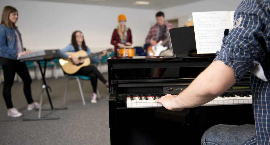 MA Music Song Writing Industries Class | London Campus at UWS | University of the West of Scotland