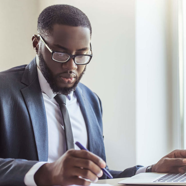 Student Receiving Business Subject Support | UWS | University of the West of Scotland