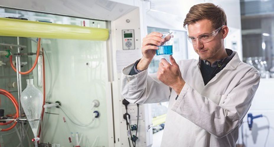 Andrew Fraser - student in lab