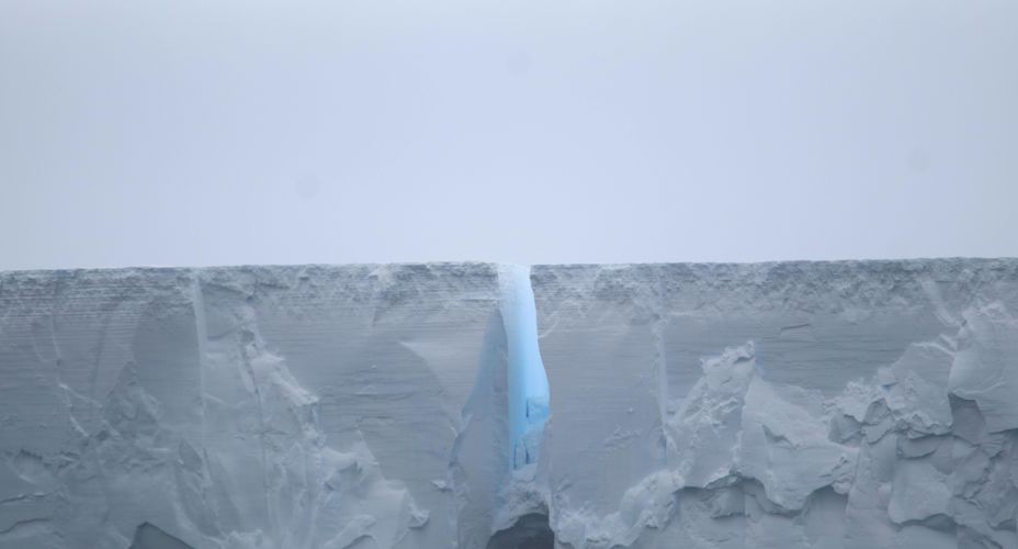 Image of cliffs over sea