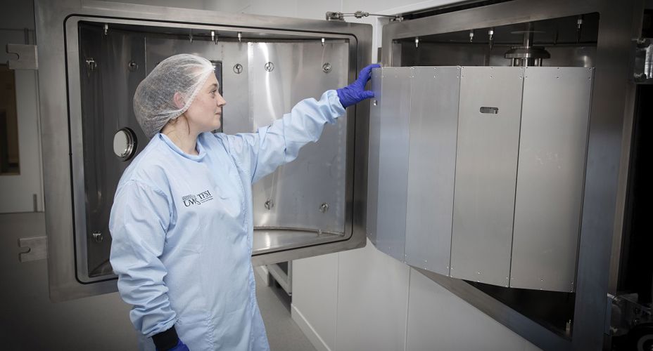 UWS Students in Thin Film Lab