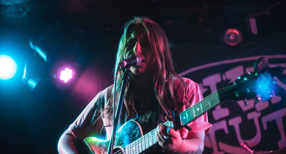 Bethany Ferrie - singer with guitar