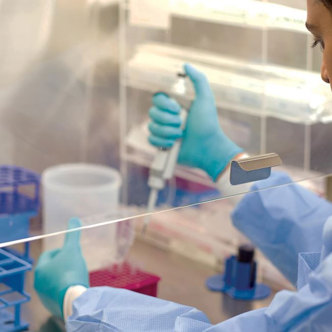 Biomedical Science | worker in lab with equipment